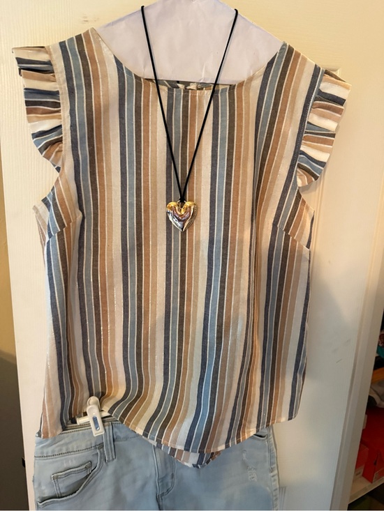 Universal Thread Tops - 2 pc Striped Ruffle Sleeve Women's Top in Beige & Blue with light blue shorts